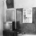 Телевизор в те времена в кабинете - роскошь